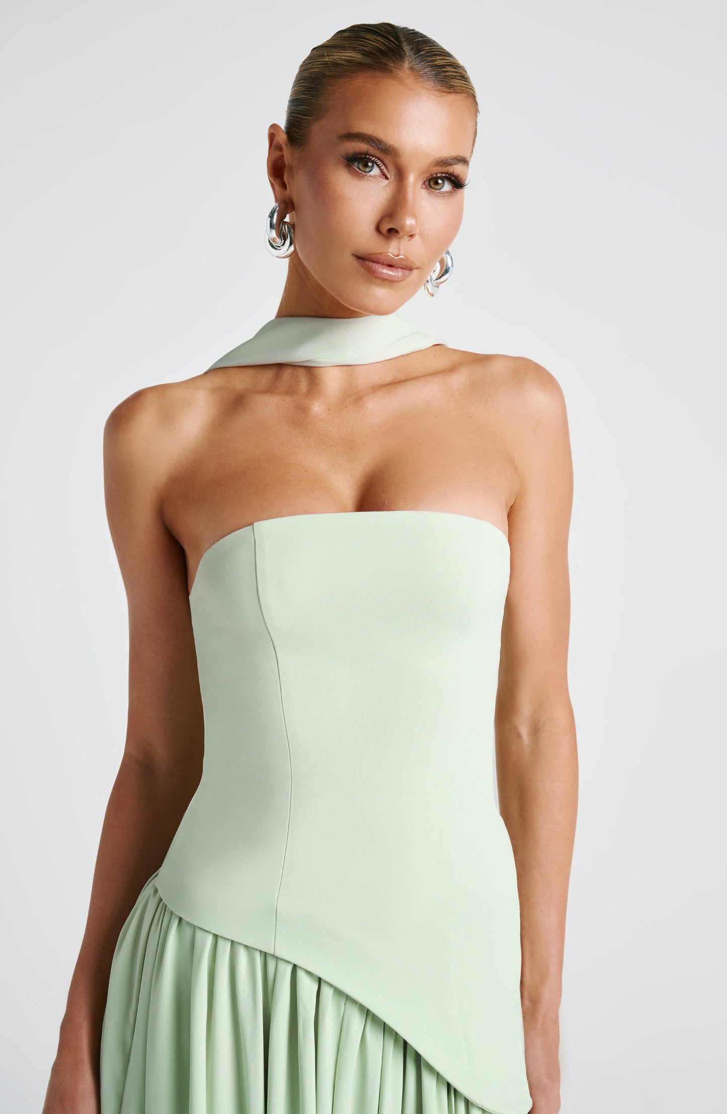 Vestido Maxi Sin Tirantes para Mujer con Abertura Alta y Cintura Asimétrica