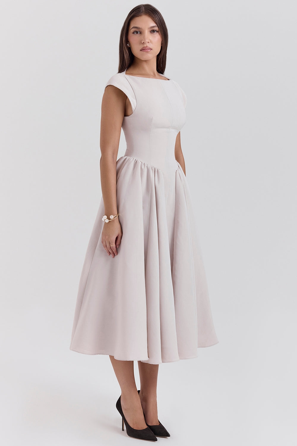 LUMI – VESTIDO SIN ESPALDA CON HOMBROS CAÍDOS