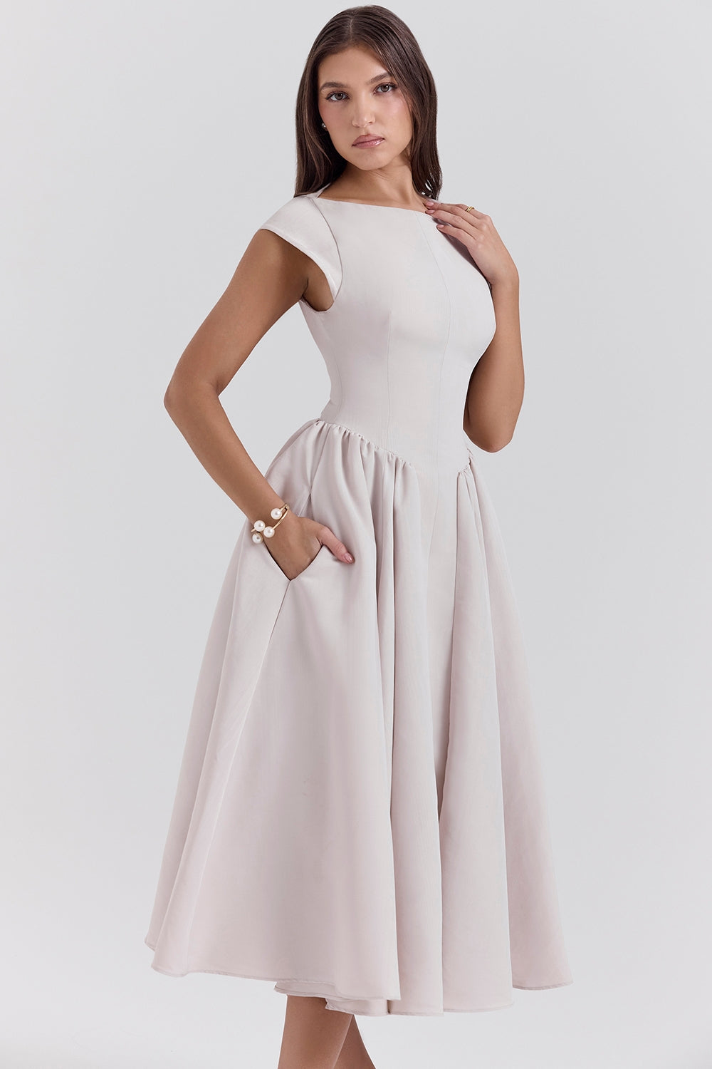 LUMI – VESTIDO SIN ESPALDA CON HOMBROS CAÍDOS