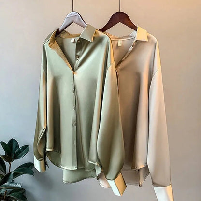 Olivia - Blusa de Satén Largo con Mangas