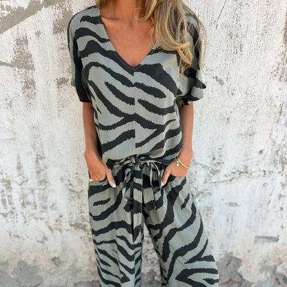 Evelina | Top y Pantalones de Cuello en V con Estampado de Cebra