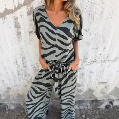 Evelina | Top y Pantalones de Cuello en V con Estampado de Cebra