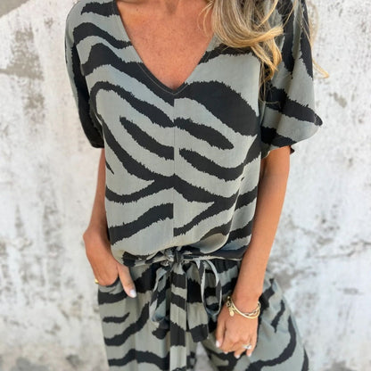 Evelina | Top y Pantalones de Cuello en V con Estampado de Cebra