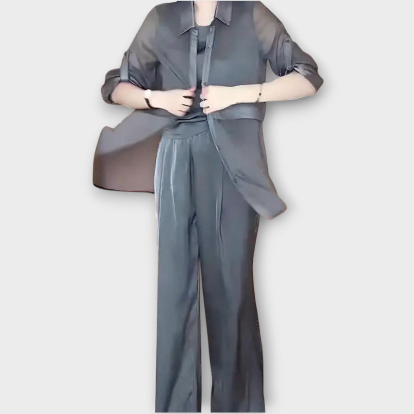 Conjunto Elegante de Tres Piezas con Ajuste Relajado