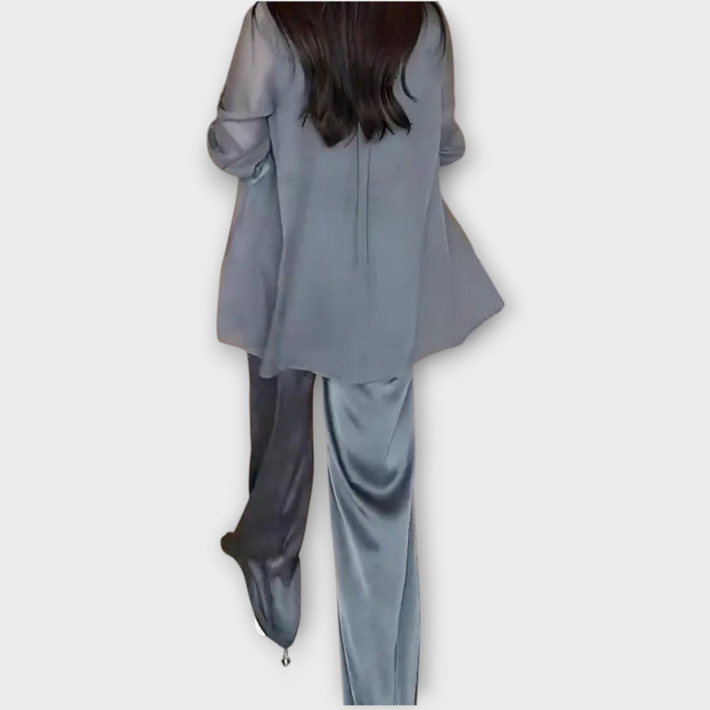 Conjunto Elegante de Tres Piezas con Ajuste Relajado