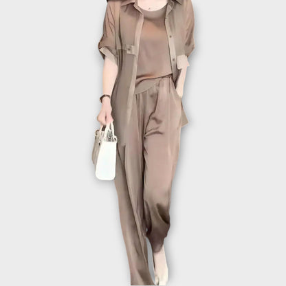 Conjunto Elegante de Tres Piezas con Ajuste Relajado