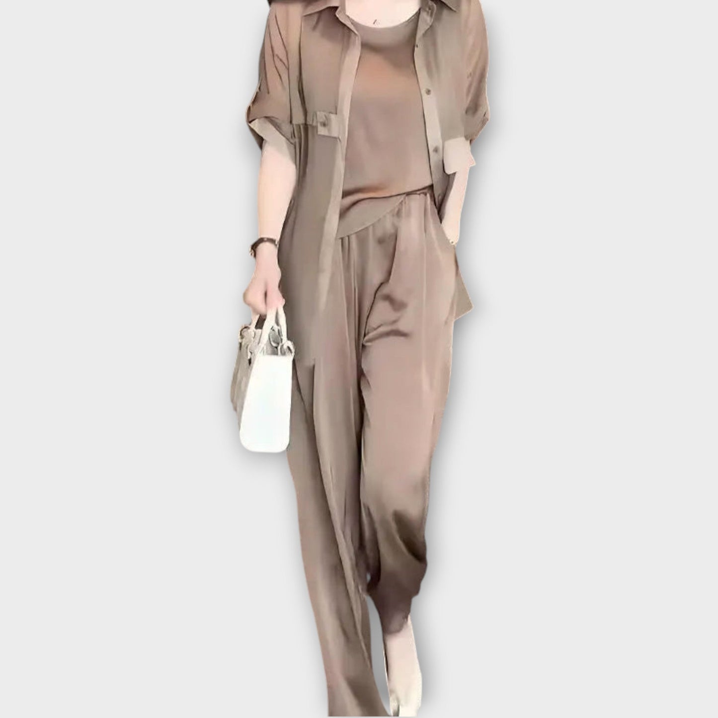 Conjunto Elegante de Tres Piezas con Ajuste Relajado