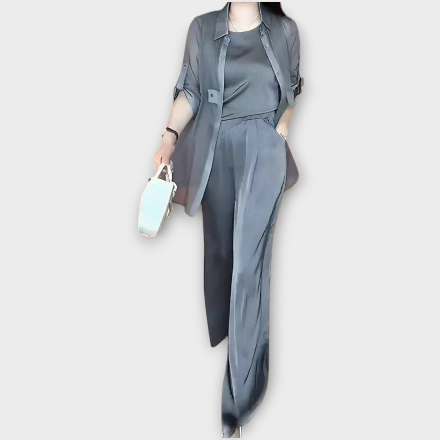 Conjunto Elegante de Tres Piezas con Ajuste Relajado