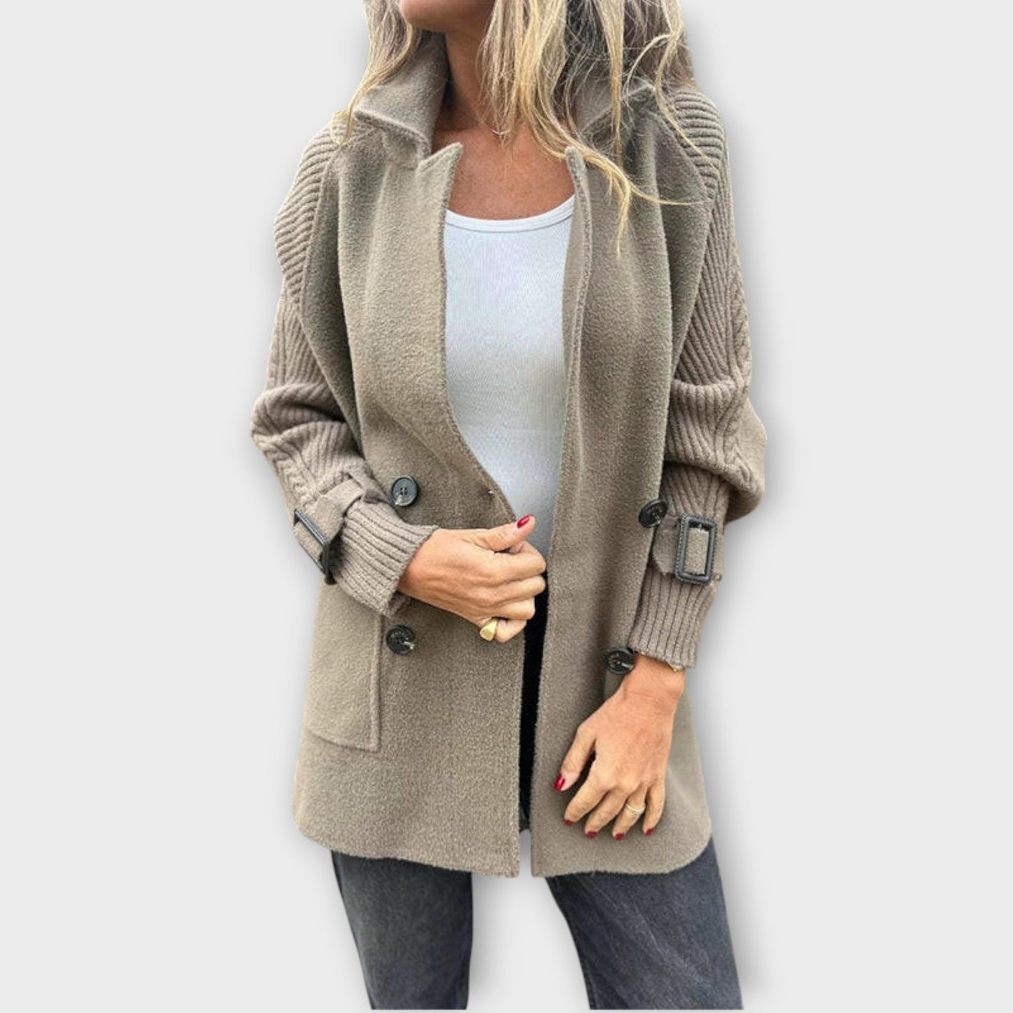 Abrigo de invierno con detalles de punto chic y acogedor