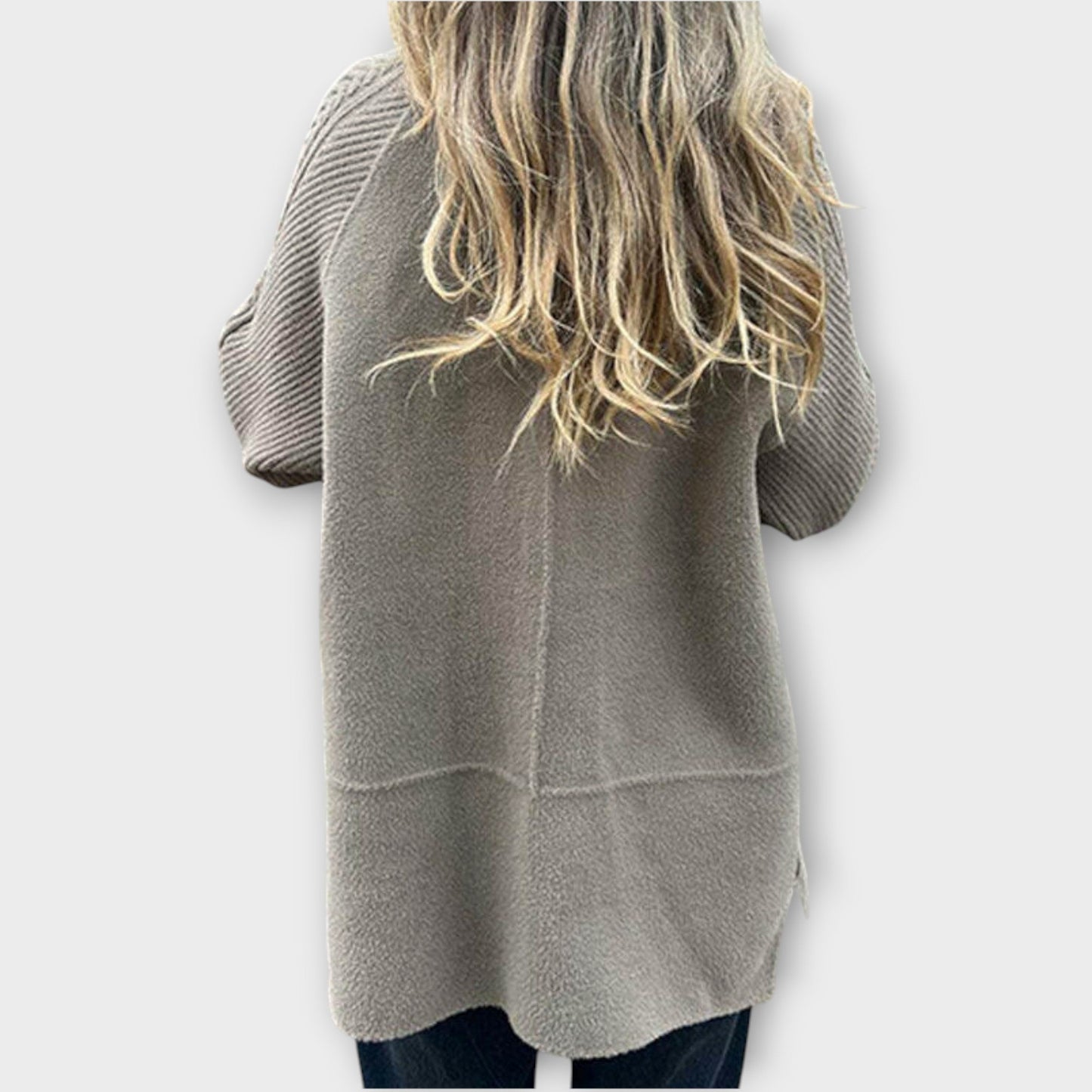 Abrigo de invierno con detalles de punto chic y acogedor