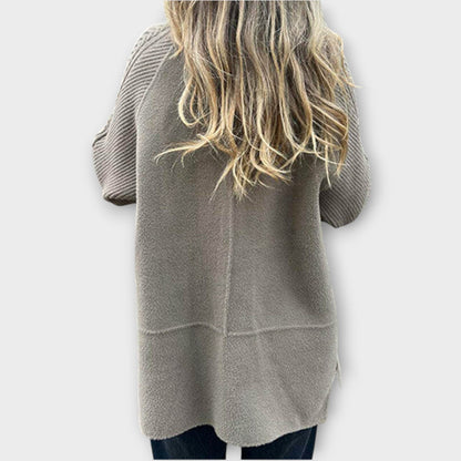 Abrigo de invierno con detalles de punto chic y acogedor