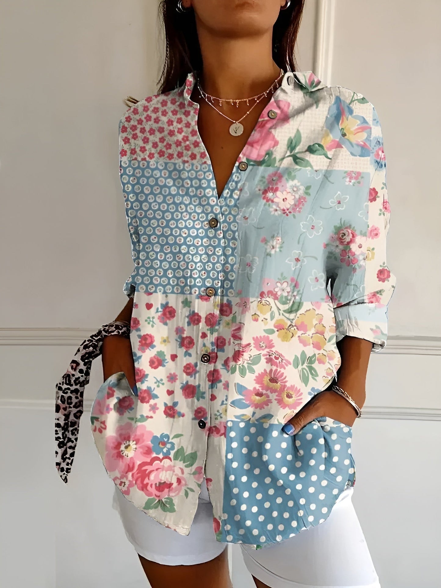 BLUSA FLORAL DESIREE CON TAPETA DE BOTONES