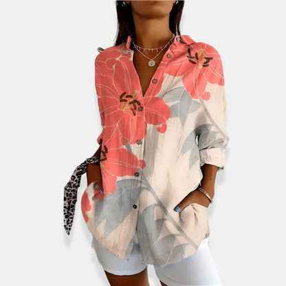 LYSSA™ | Blusa floral con cierre de botones