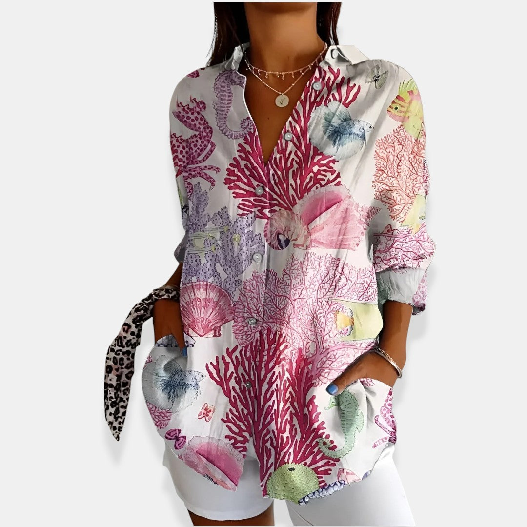 LYSSA™ | Blusa floral con cierre de botones