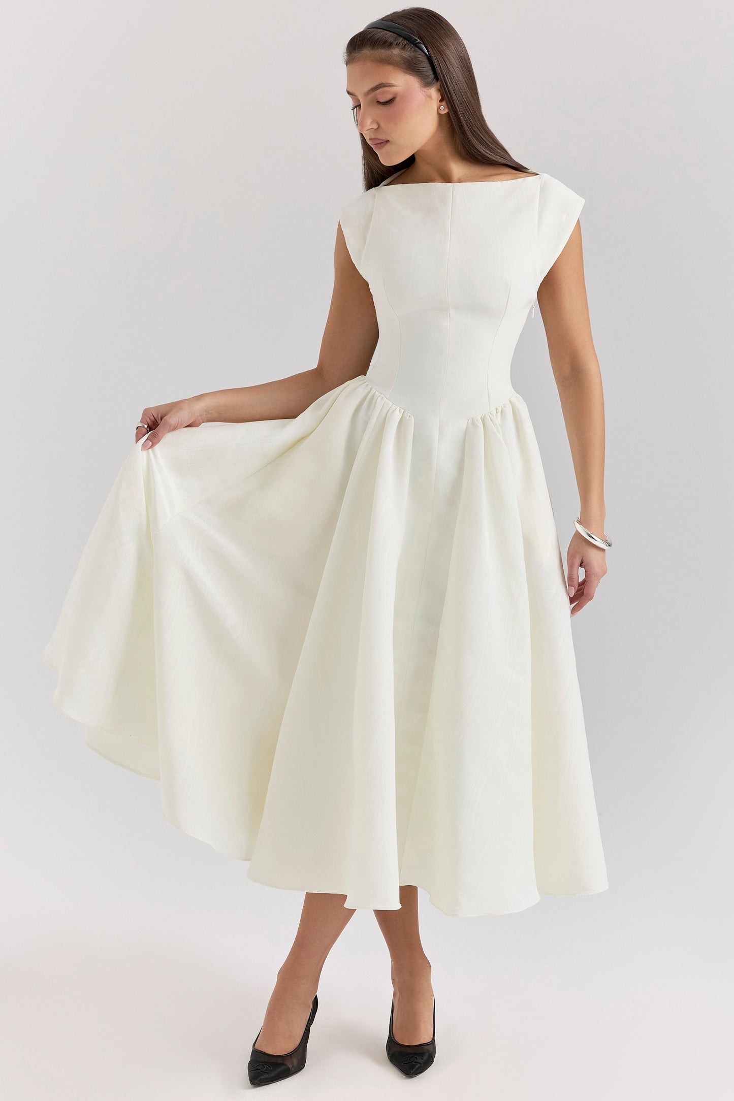 LUMI – VESTIDO SIN ESPALDA CON HOMBROS CAÍDOS