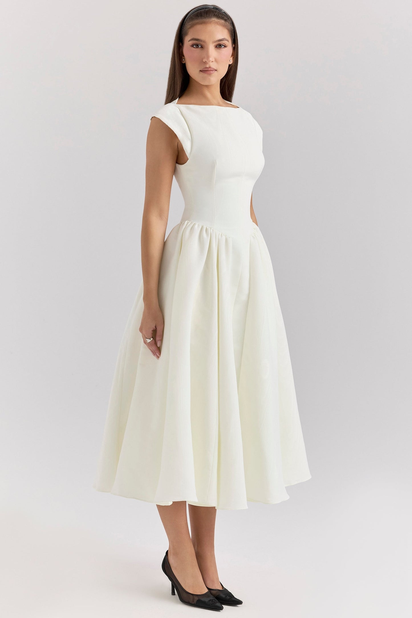 LUMI – VESTIDO SIN ESPALDA CON HOMBROS CAÍDOS