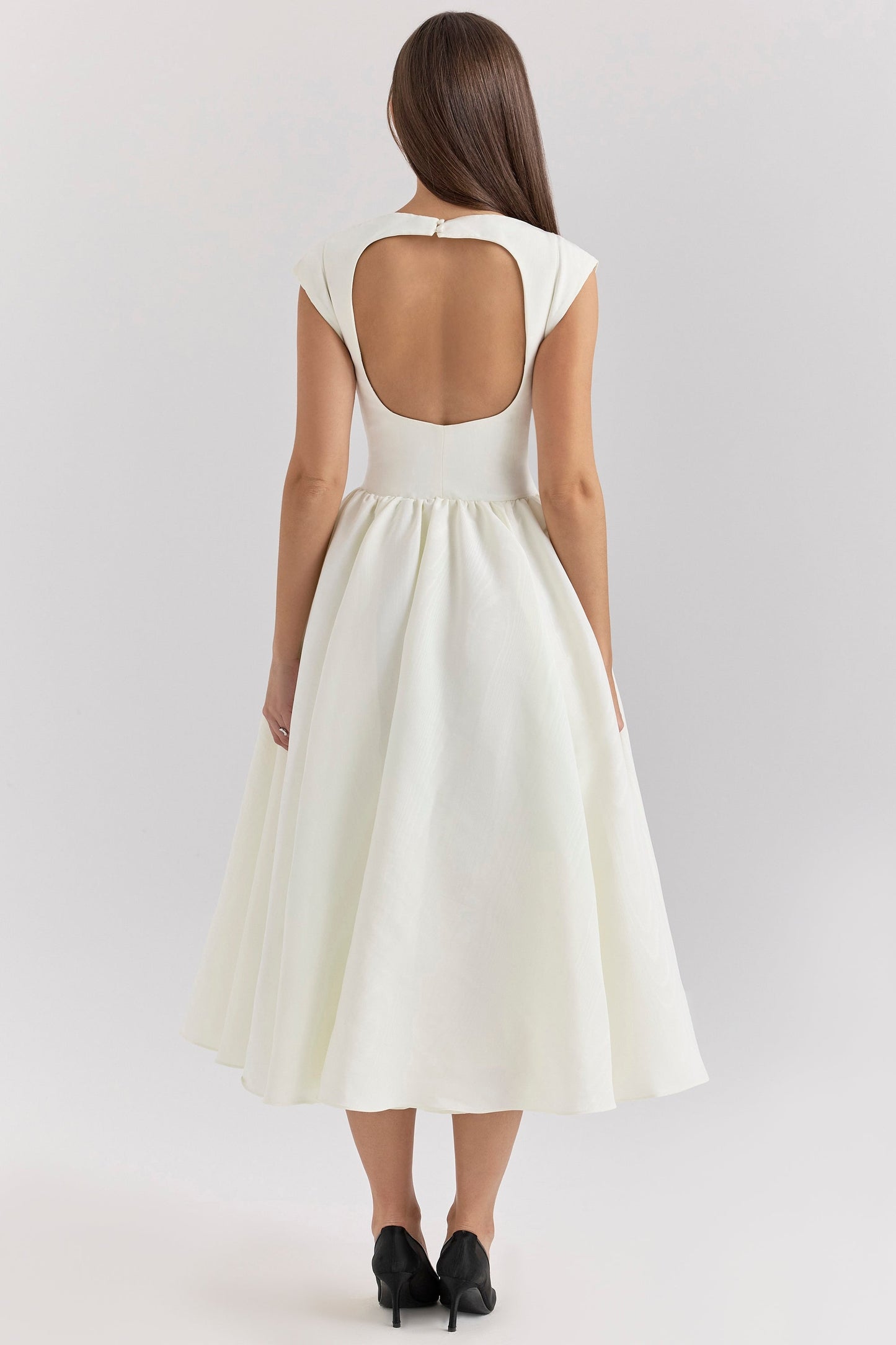 LUMI – VESTIDO SIN ESPALDA CON HOMBROS CAÍDOS