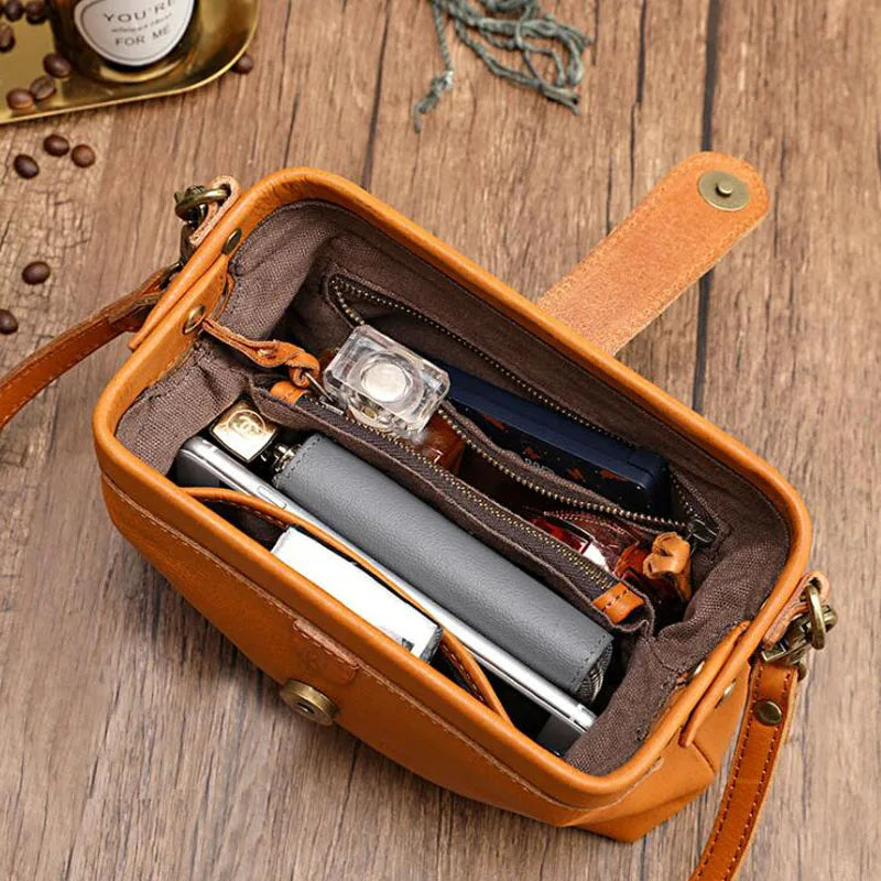 Edis | Bolsa de Hombro Retro Clásica en Formato Compacto