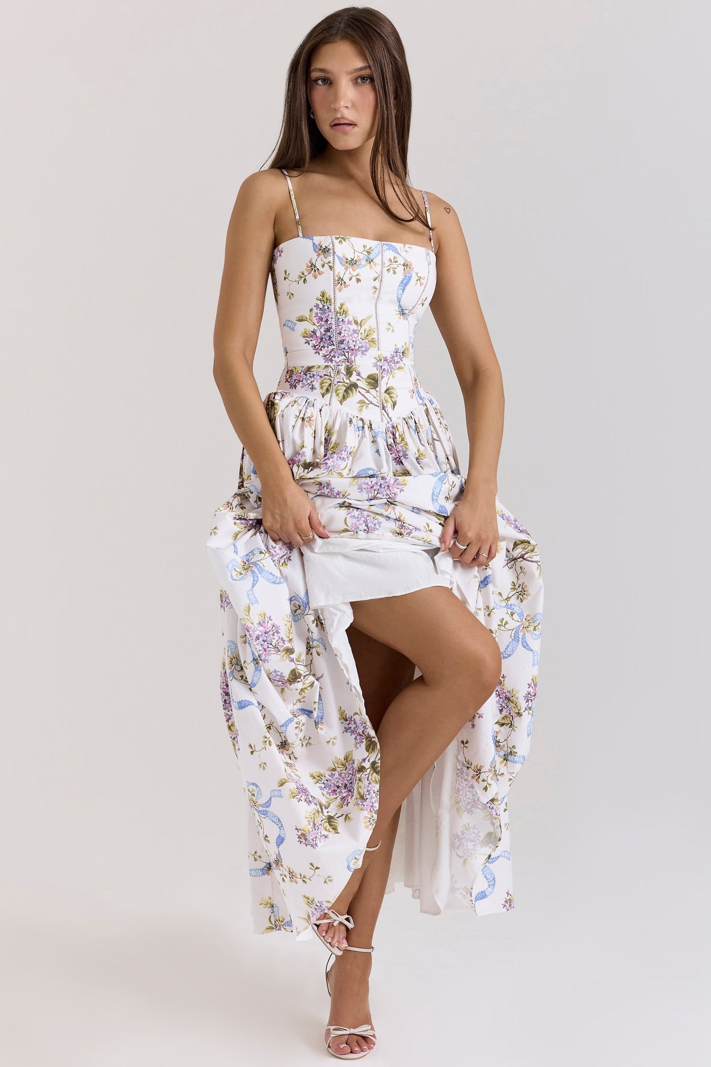 Kessara - Elegante Vestido Maxi Floral de Tirantes de Verano