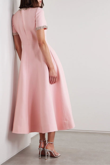 Vestido Midi Rosa con Lazo y Cristales